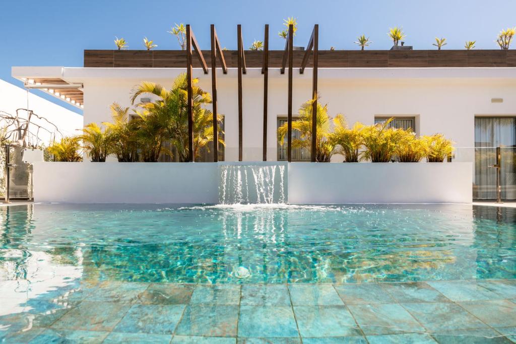 Bazén v ubytování Silvi Villas by TAM Resorts nebo v jeho okolí