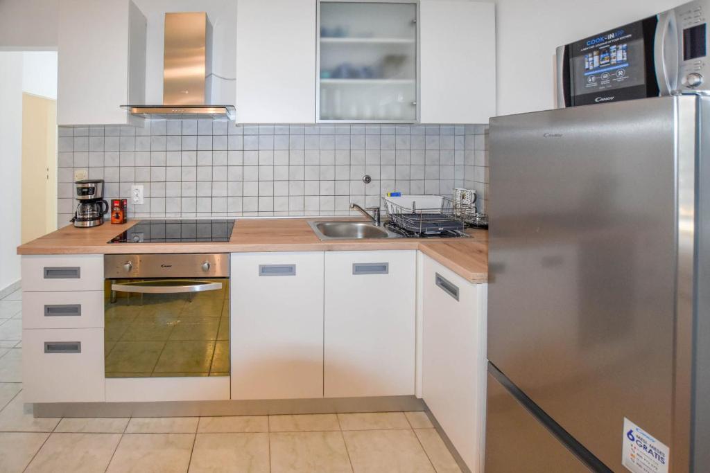 Kuchnia lub aneks kuchenny w obiekcie Apartment S and E