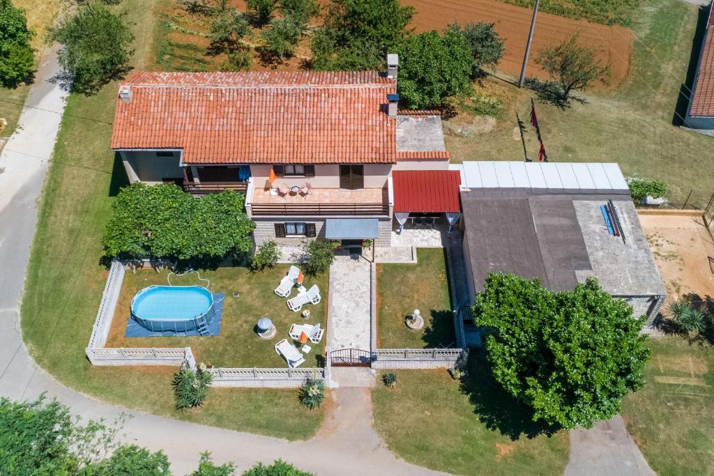 Bazén v ubytovaní House Forest Paradise alebo v jeho blízkosti