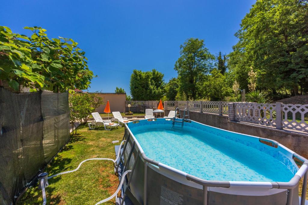 Bazén v ubytovaní House Forest Paradise alebo v jeho blízkosti