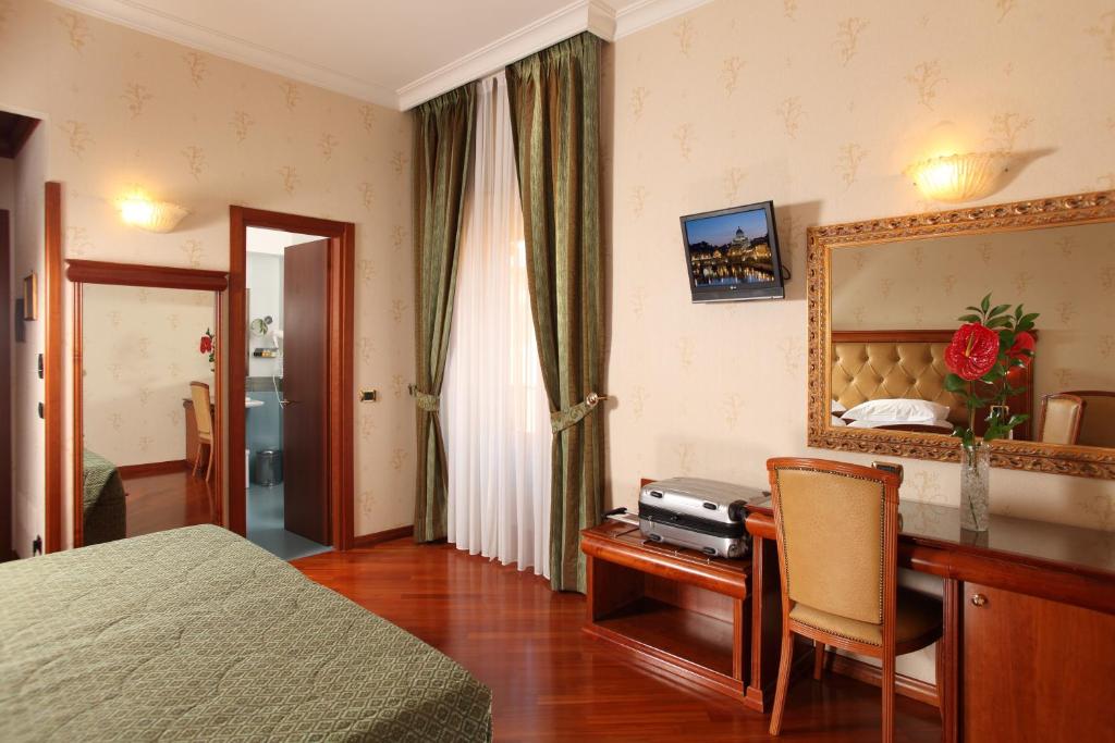 Postel nebo postele na pokoji v ubytování Hotel Serena srl