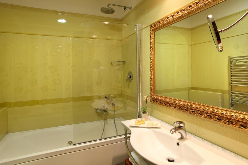 Koupelna v ubytování Hotel Serena srl