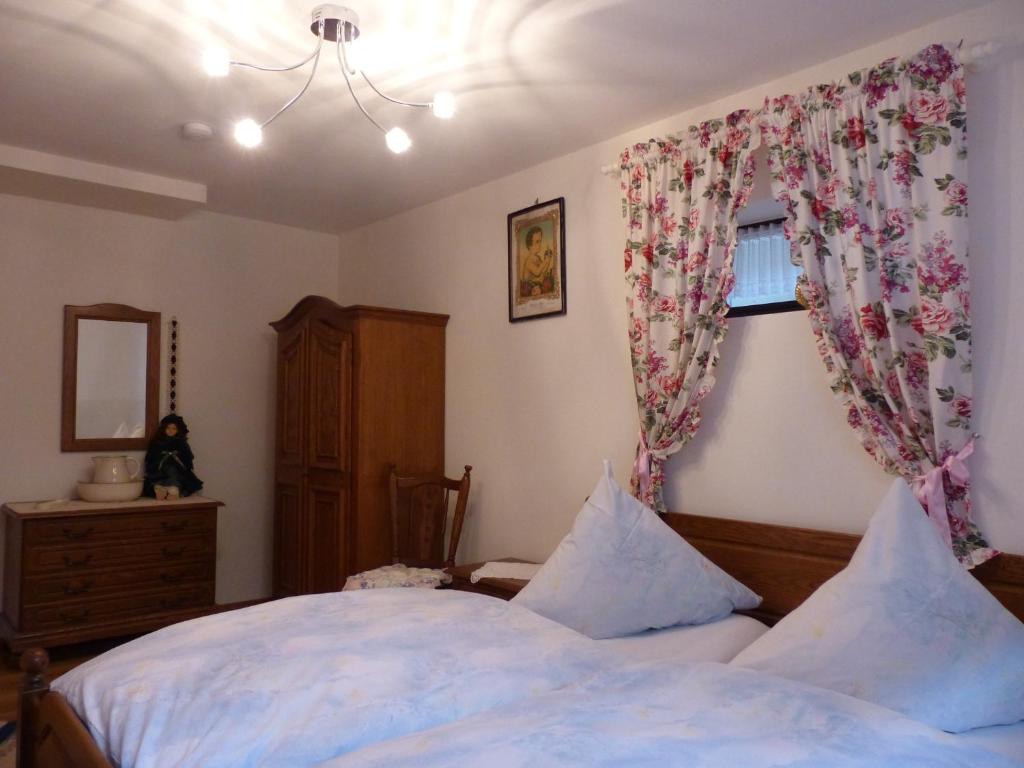 Postel nebo postele na pokoji v ubytování Ferienwohnung Eifelluft
