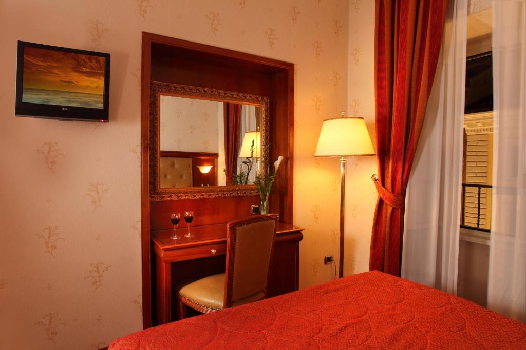 Postel nebo postele na pokoji v ubytování Hotel Serena srl