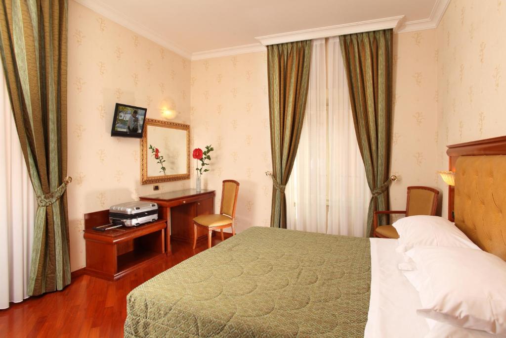 Postel nebo postele na pokoji v ubytování Hotel Serena srl