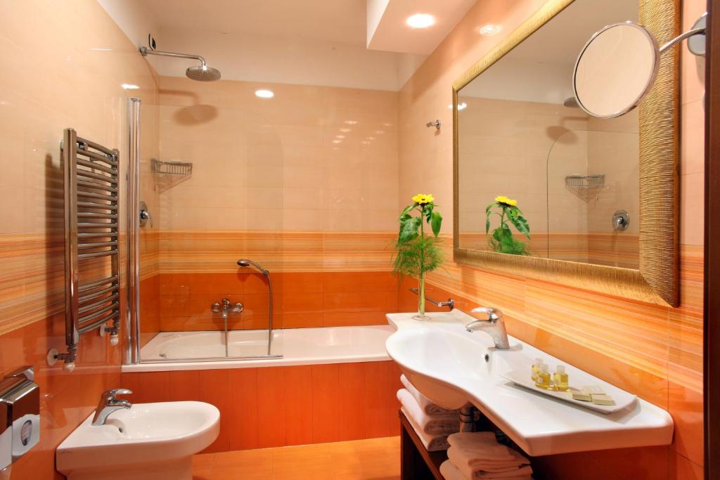 Koupelna v ubytování Hotel Serena srl