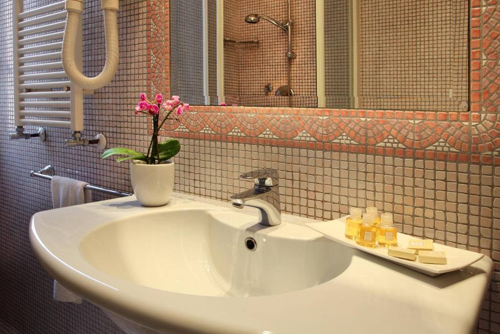 Koupelna v ubytování Hotel Serena srl