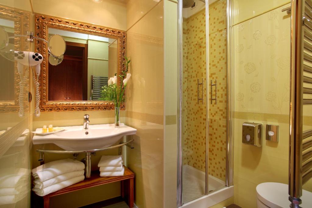 Koupelna v ubytování Hotel Serena srl