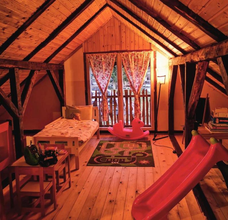 Postel nebo postele na pokoji v ubytování Naša mala koliba