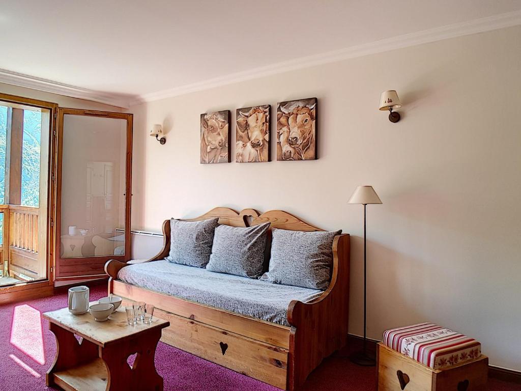 a bedroom with a bed and a table at Appartement Les Menuires, 3 pièces, 6 personnes - FR-1-344-755 in Levassaix