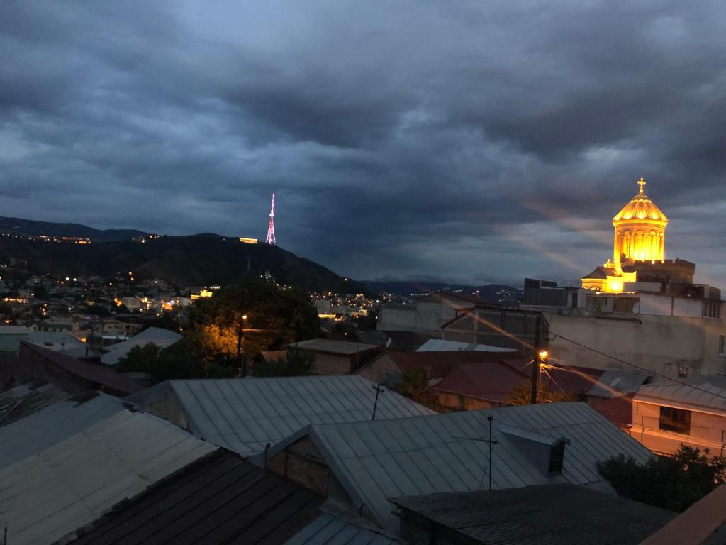 Nespecifikovaný výhled na hory nebo výhled na hory při pohledu z hotelu