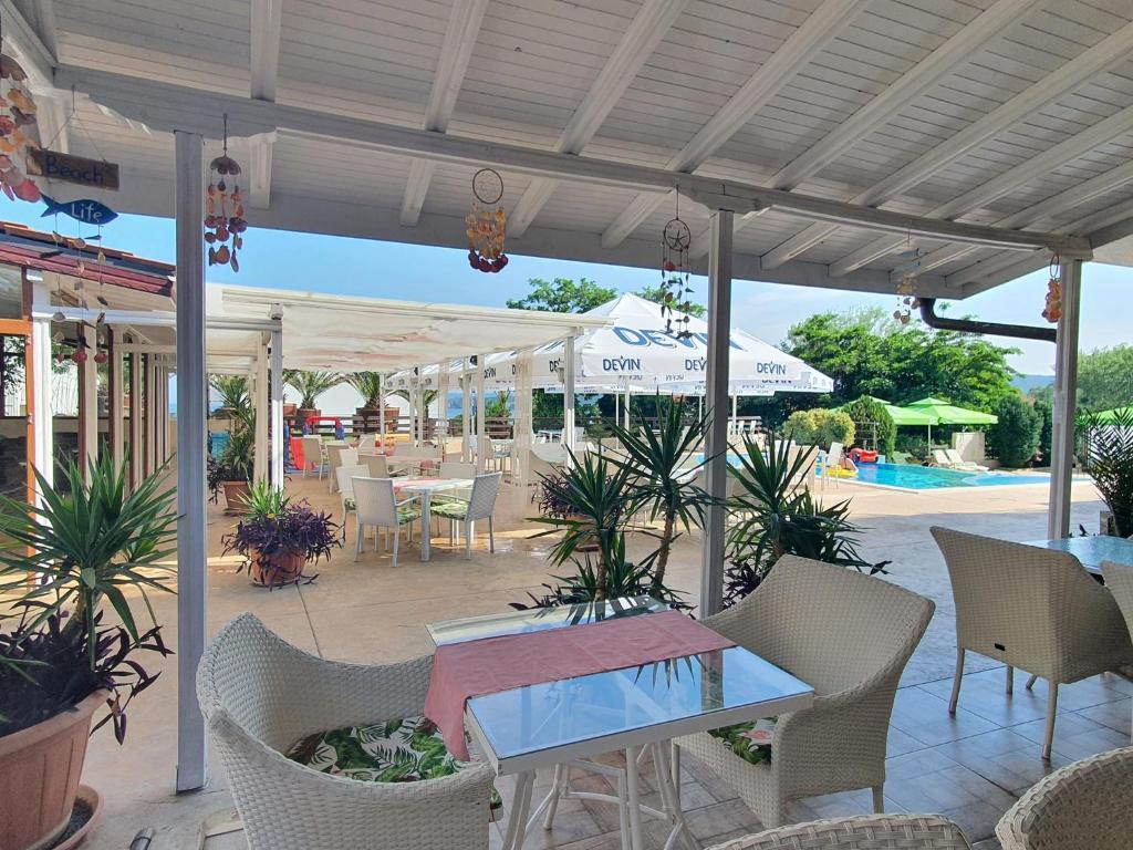 Restaurace v ubytování Семеен хотел Golden Place