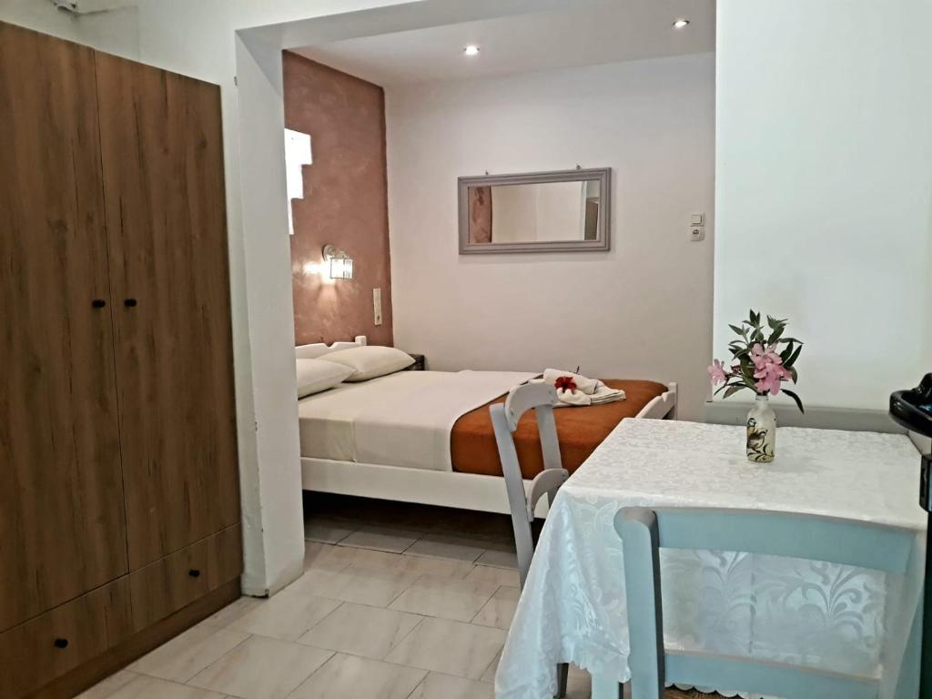 Postel nebo postele na pokoji v ubytování Apartments and Studios Xenophon