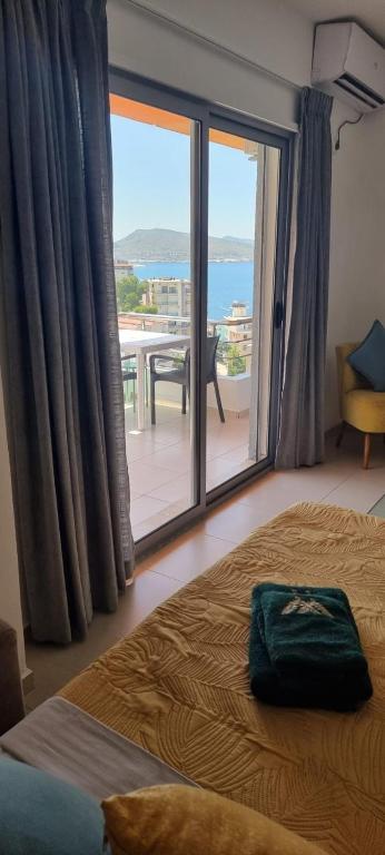 Saranda 3D Sea View Apartment - Image 7