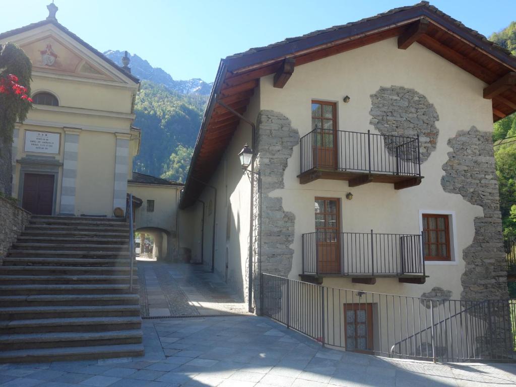 Nespecifikovaný výhled na hory nebo výhled na hory při pohledu z hostelu
