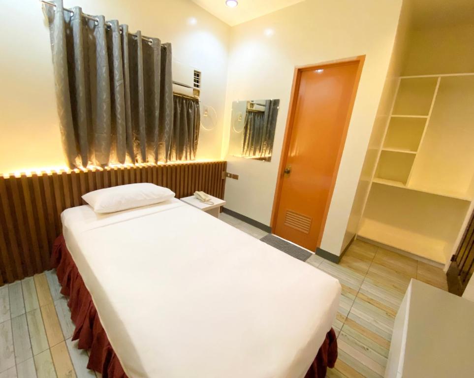 Postel nebo postele na pokoji v ubytování Ariano's Inn