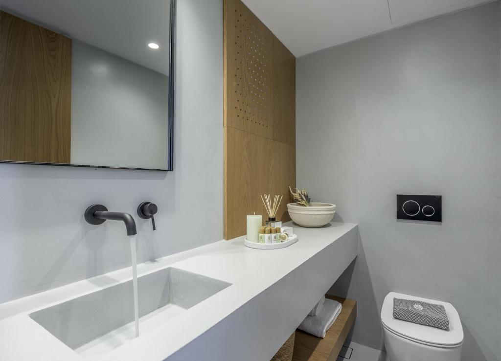 Koupelna v ubytování Ariadne Suites