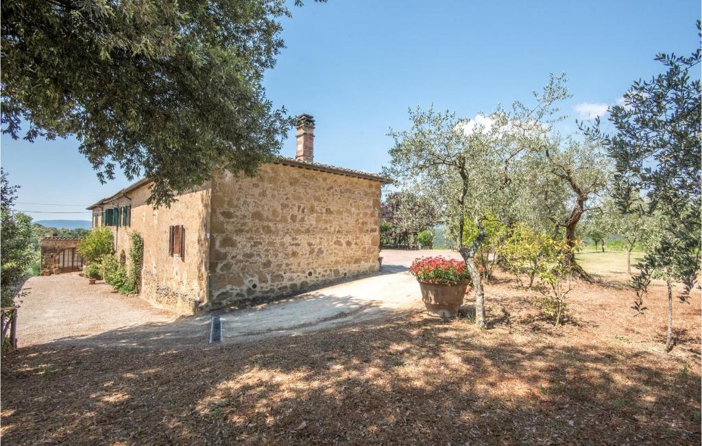 an external view of a stone building with a tree at Amazing Home In Siena With Wifi in Siena