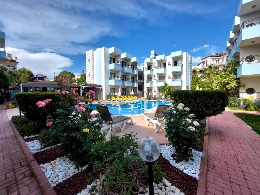 Bazén v ubytování Summer rose hotel nebo v jeho okolí