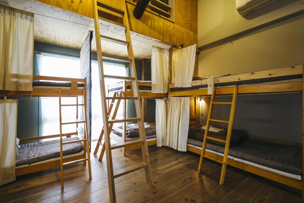Palanda nebo palandy na pokoji v ubytování Torii-Kuguru