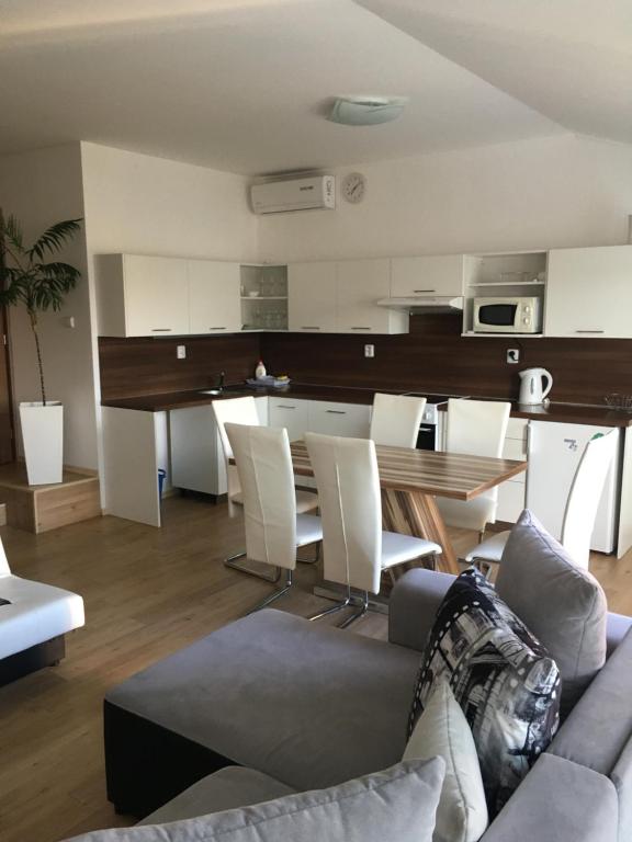 Kuchyň nebo kuchyňský kout v ubytování Chalupa a apartmány Morajda