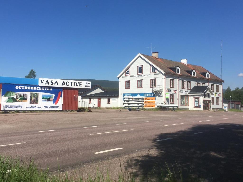 a building on the side of a road next to a street at Vasacenter B&B in Transtrand