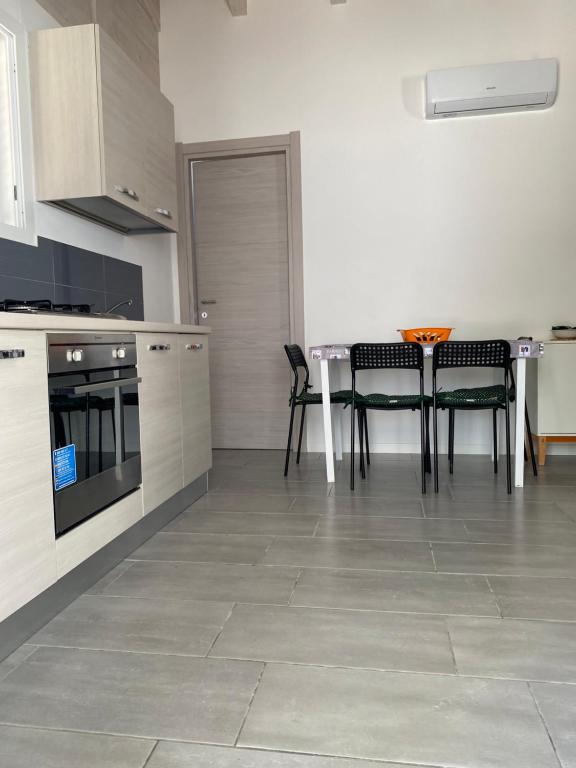 Kuchyň nebo kuchyňský kout v ubytování Casa azzurra