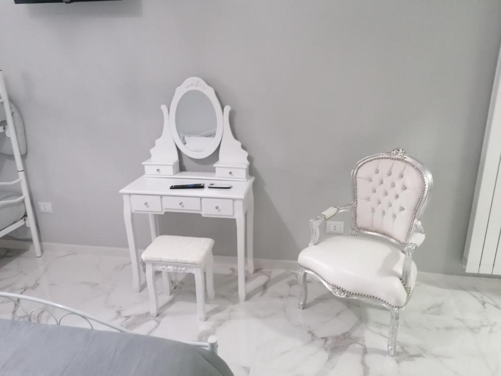 TV a/nebo společenská místnost v ubytování B&B WHITE HOUSE