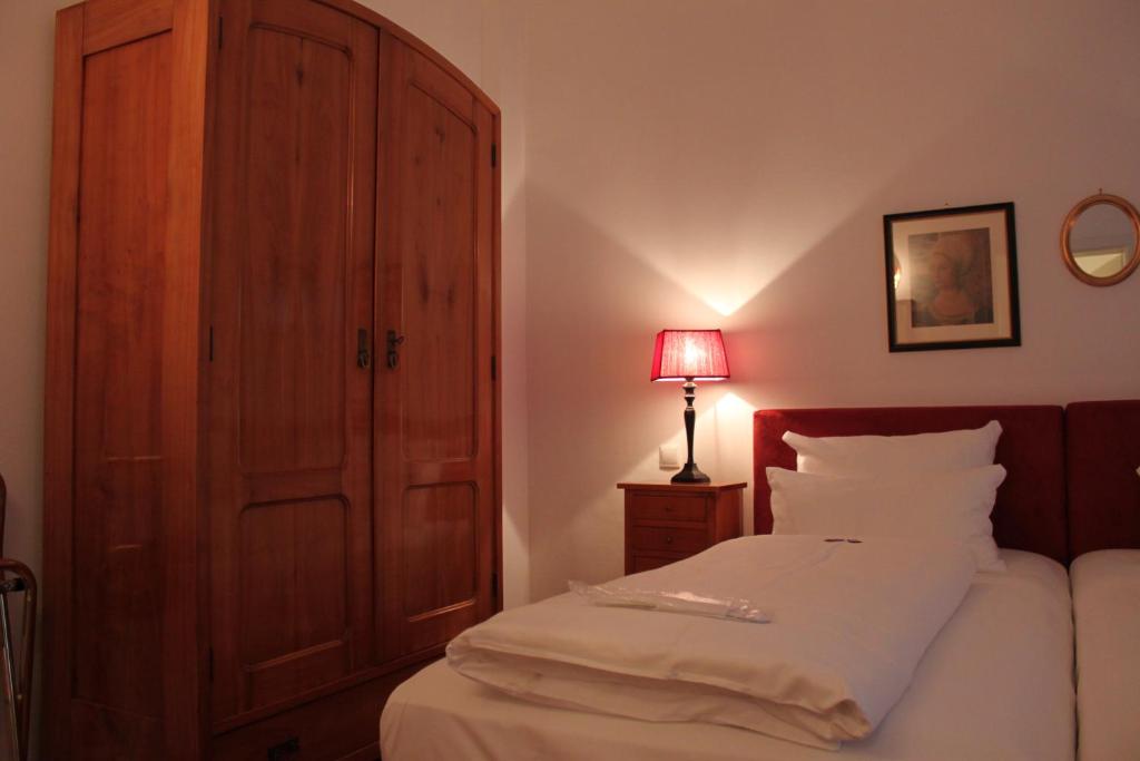 Postel nebo postele na pokoji v ubytování Hotel Deutscher Kaiser