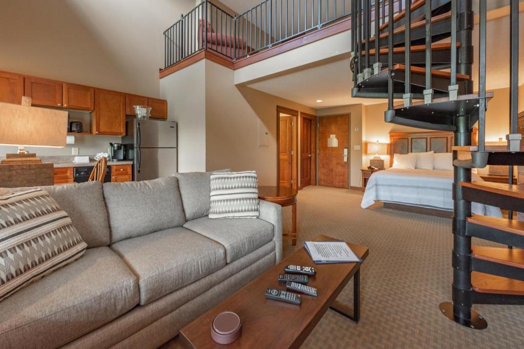 A305 Studio & Loft Lake View, Oakland (updated prices 2024)