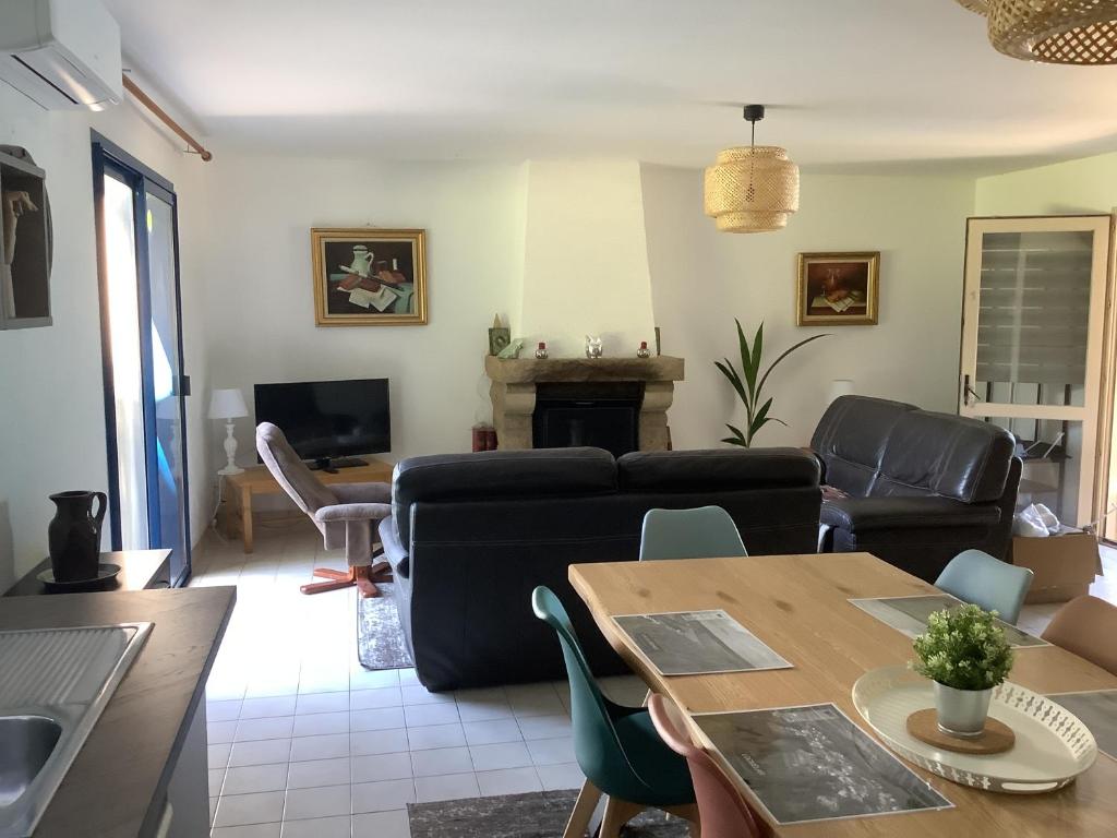 Posedenie v ubytovaní Gîte Milin à Sizun Hébergement Confortable pour 7 pers