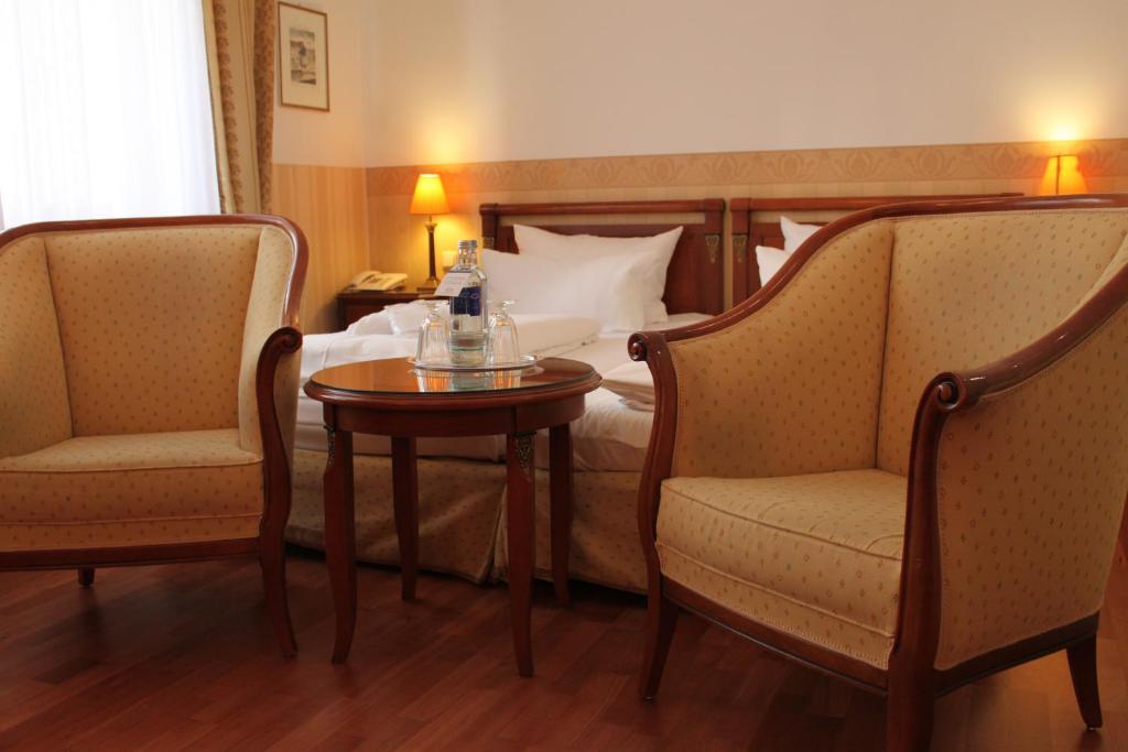 Posezení v ubytování Hotel Deutscher Kaiser