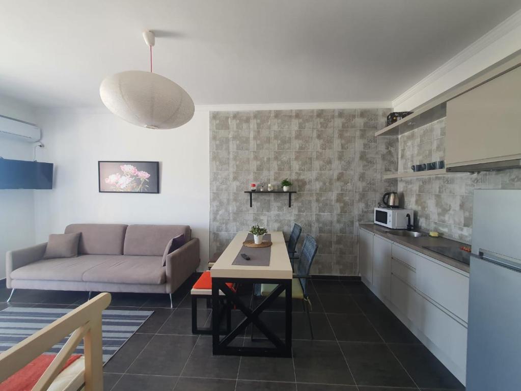 Panorama Sea View Apartment - Image 4