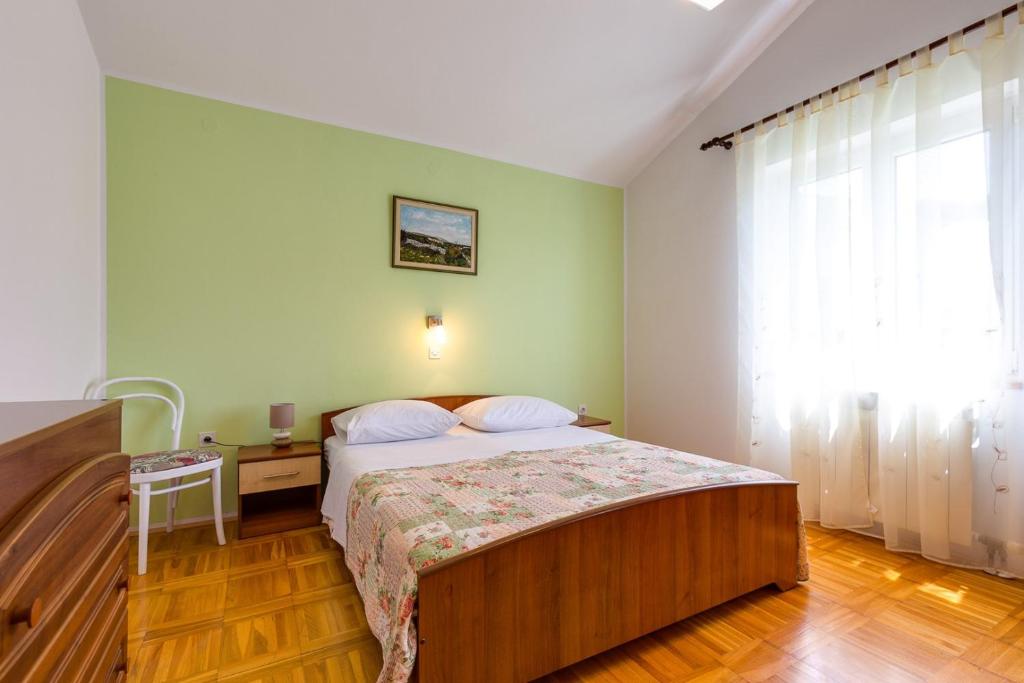 Postel nebo postele na pokoji v ubytování Apartments Matea, Mali Lošinj