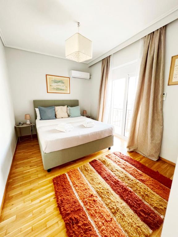 Postel nebo postele na pokoji v ubytování Peaceful Apartment by Flisvos Marina by Athenian Homes