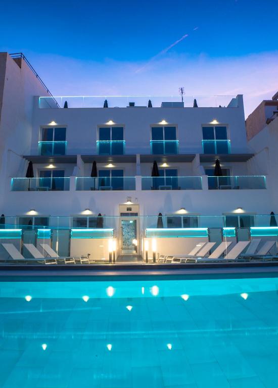 Bazén v ubytování Nerja VG Hostal Boutique nebo v jeho okolí