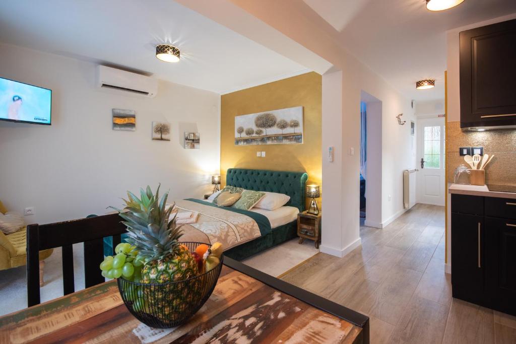 Kuchyň nebo kuchyňský kout v ubytování Wellness Studio D'Or - Exclusive NEW apartment With whirlpool, sauna, sunny terrace, private parking