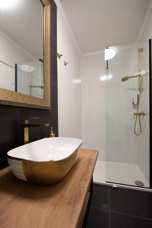 Koupelna v ubytování Wellness Studio D'Or - Exclusive NEW apartment With whirlpool, sauna, sunny terrace, private parking