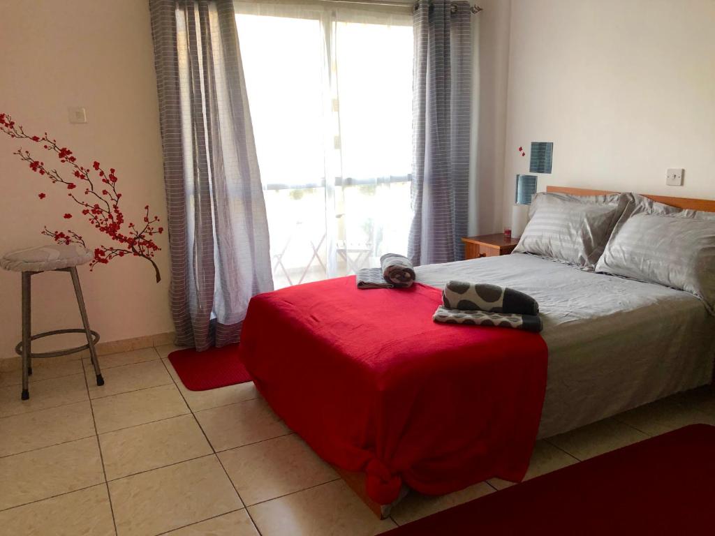 Apartment Super 3 bed, next to sea/beach ideal location, Limassol