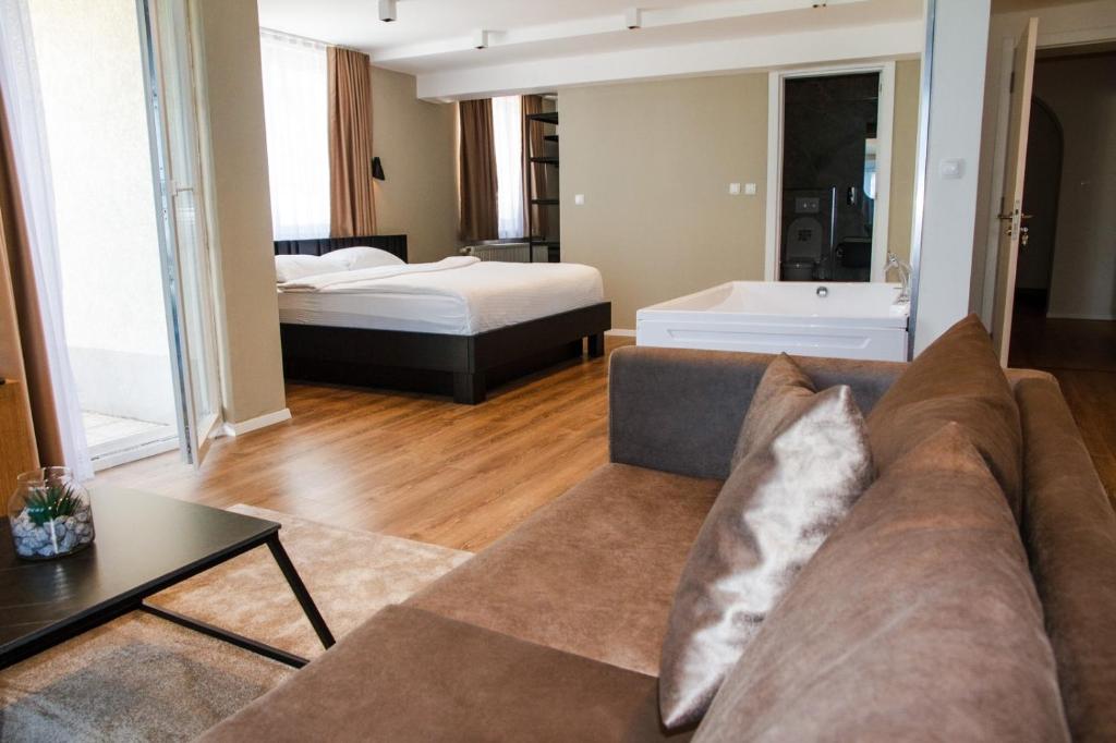 Postel nebo postele na pokoji v ubytování Swiss Apartments Prishtina
