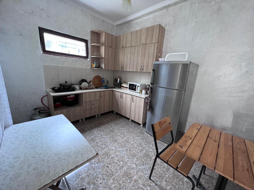Kuchyň nebo kuchyňský kout v ubytování SUNSHINE Hotel Kvariati