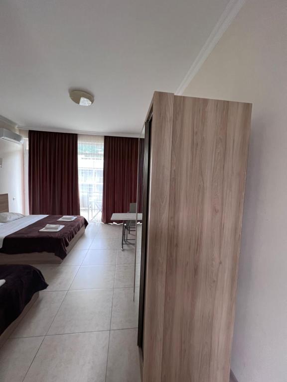 Postel nebo postele na pokoji v ubytování SUNSHINE Hotel Kvariati