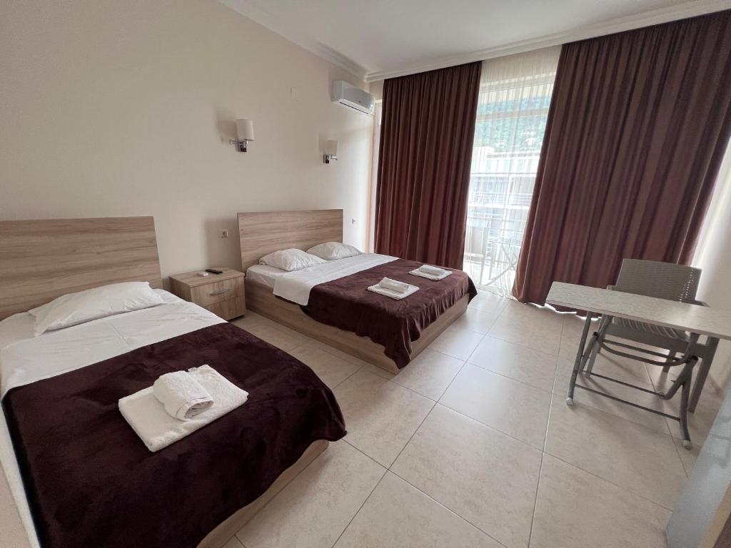 Postel nebo postele na pokoji v ubytování SUNSHINE Hotel Kvariati