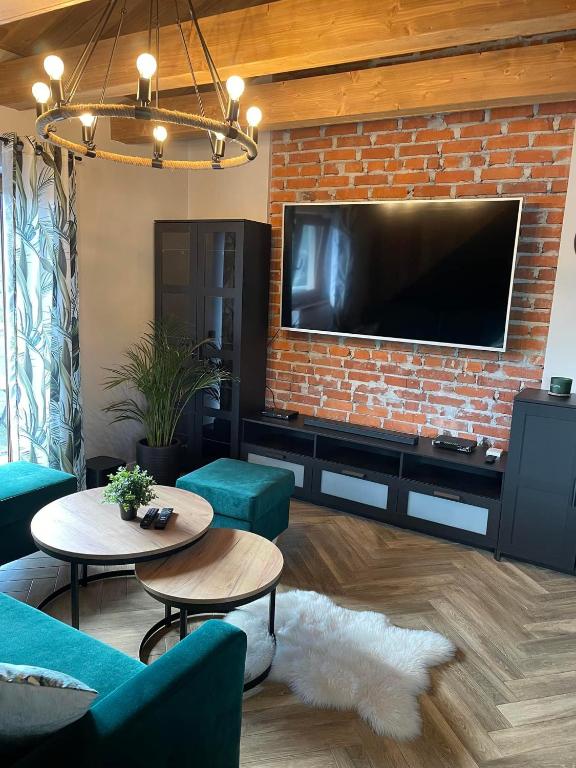 Televízia a/alebo spoločenská miestnosť v ubytovaní Apartamenty Miejscówka - apartamenty z widokiem na góry - BEZPŁATNY PARKING