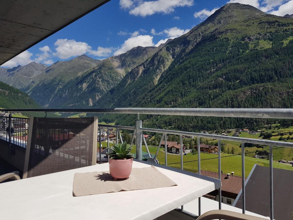 Nespecifikovaný výhled na hory nebo výhled na hory při pohledu z aparthotelu