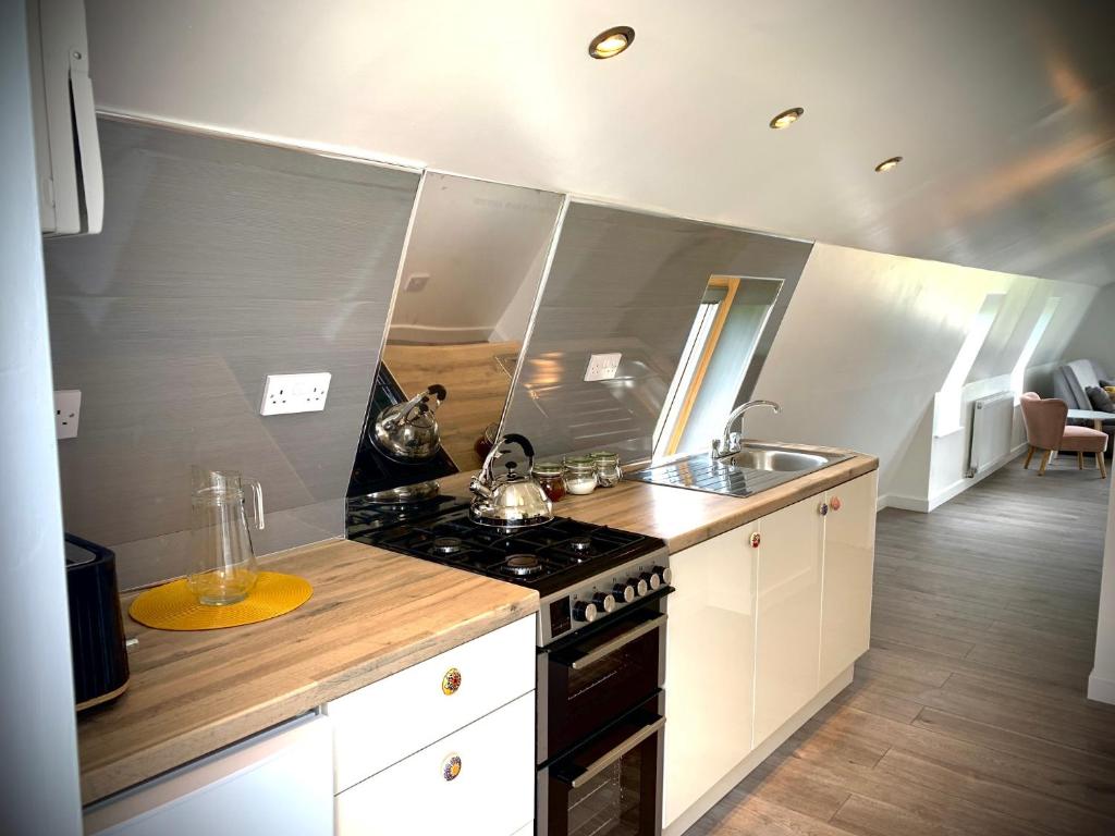 Köök või kööginurk majutusasutuses Glamping at Shieling Holidays Mull