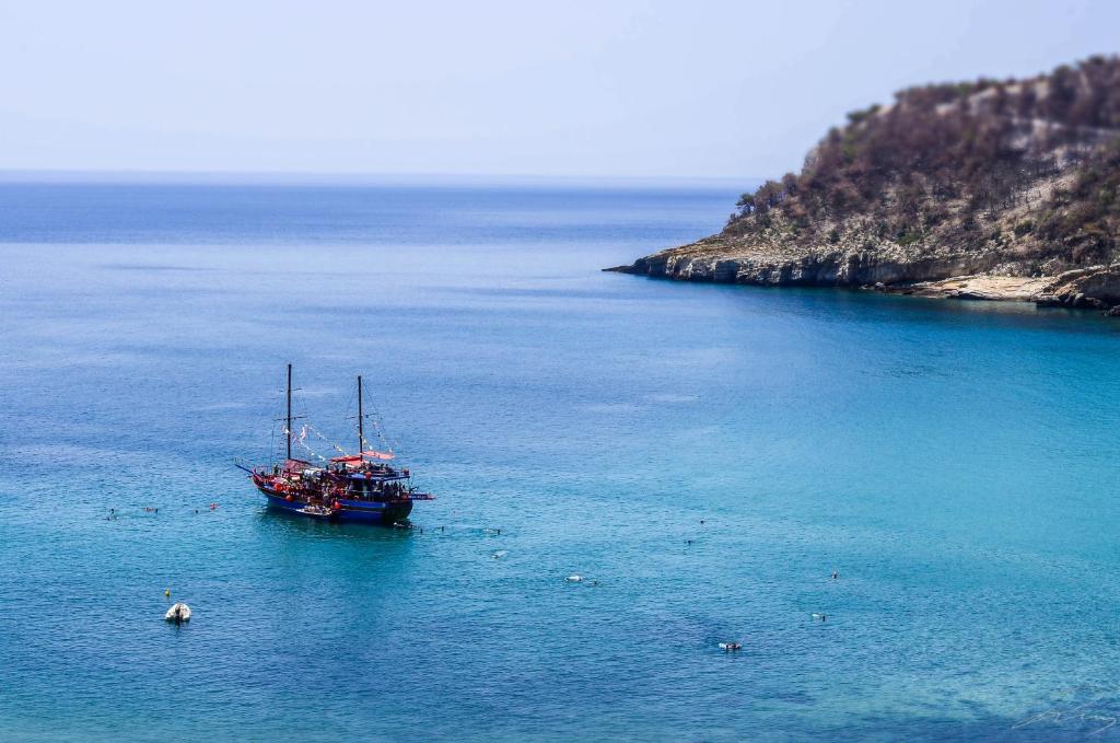 a boat in the middle of a large body of water at Blue Horizon Dream in Thymonia Beach
