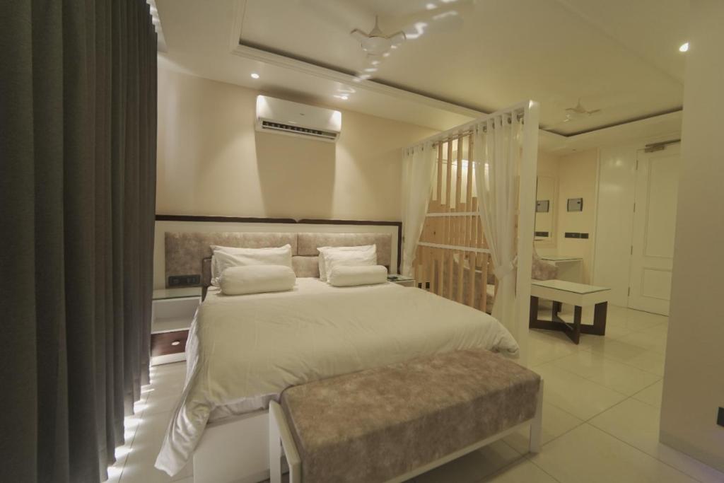 Postel nebo postele na pokoji v ubytování Myst Luxury stays