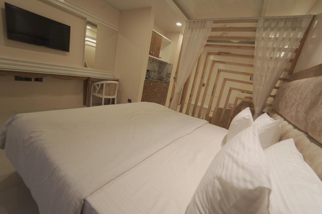 Postel nebo postele na pokoji v ubytování Myst Luxury stays