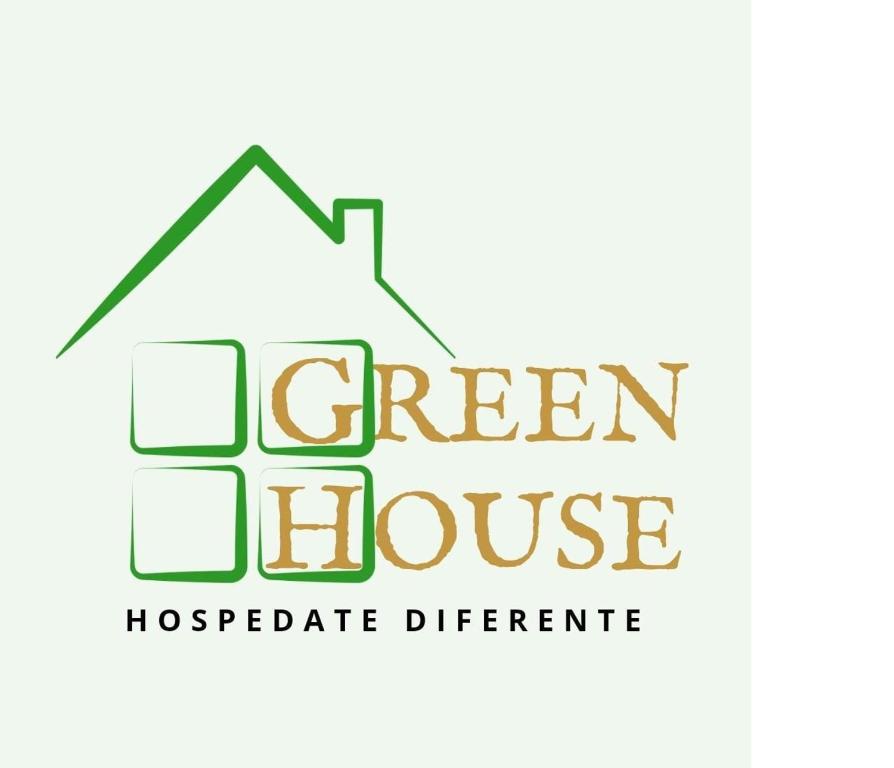 logo zielonego domu ze słowami zielony dom w obiekcie CASA VERDE Habitaciones en Bucaramanga w mieście Bucaramanga